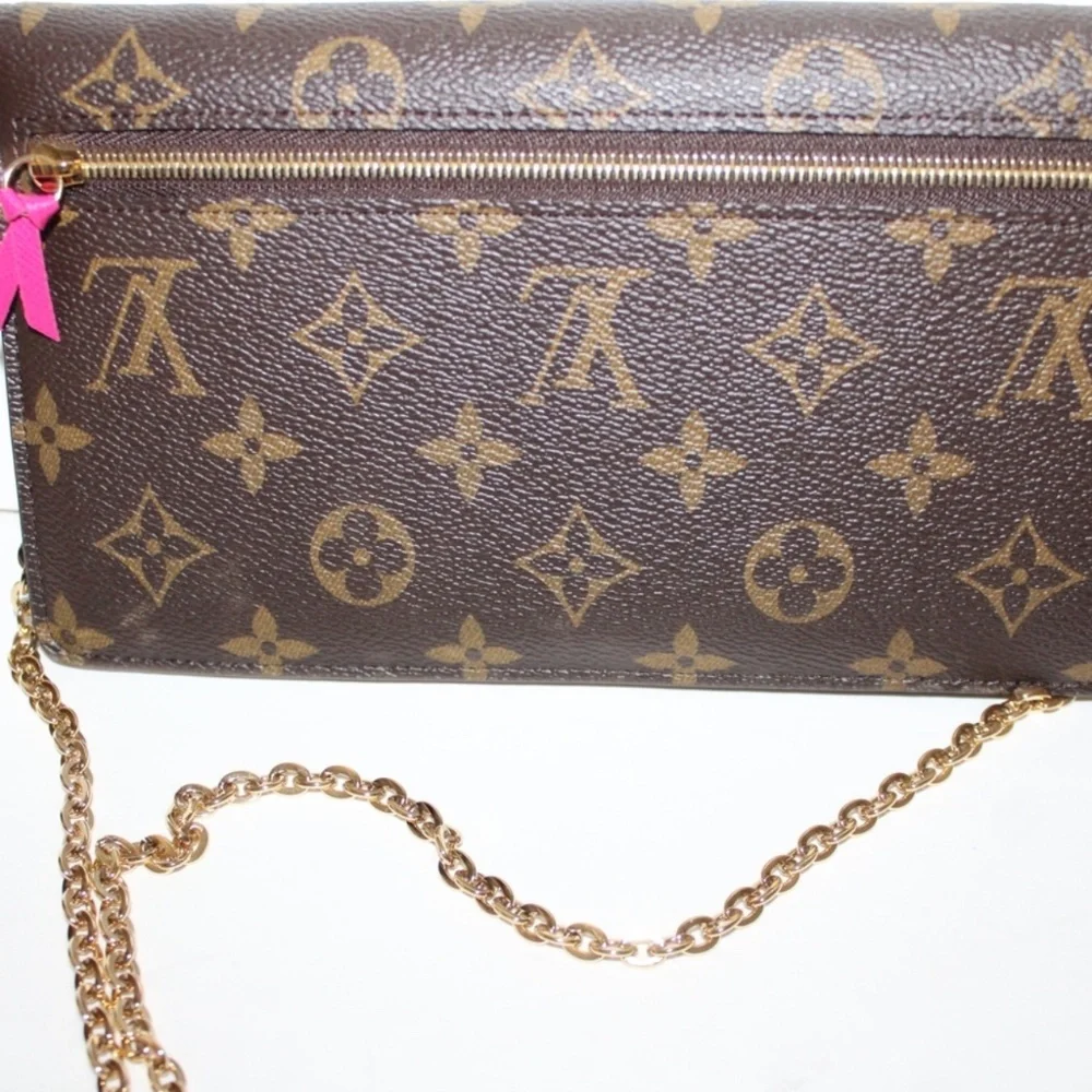 Louis Vuitton Limited Edition Weekend Animation Pochette Monogram Crossbody Bag - Picture 11 of 12